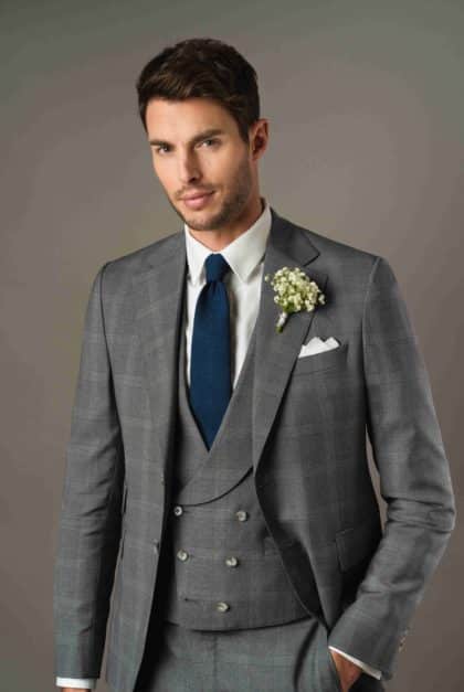 Le chic intemporel du costume gris pour un mariage
