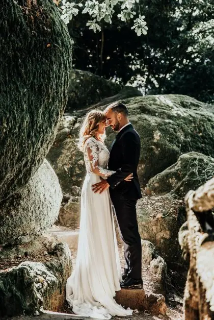 Le guide ultime pour un mariage champêtre réussi : comment choisir le costume parfait