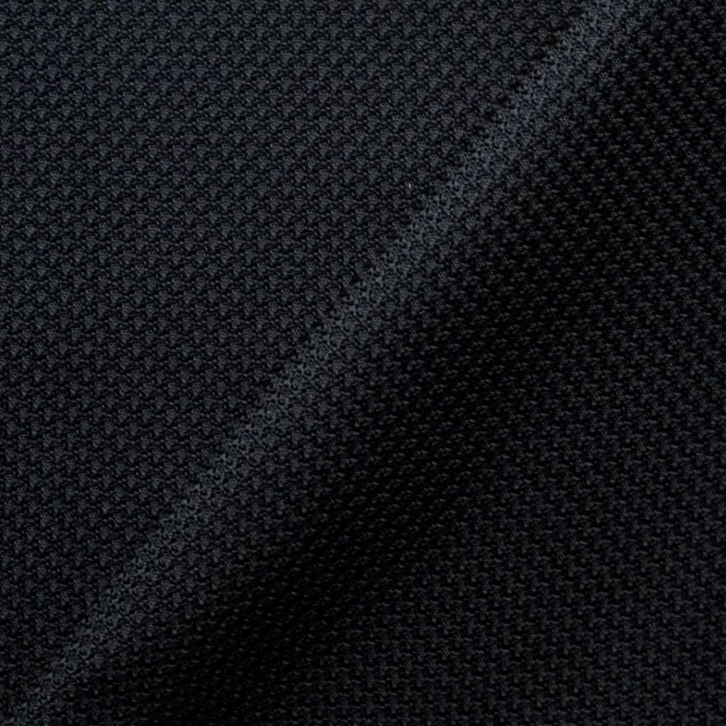 Tissu en grenadine de soie bleu nuit, utilisé dans la confection des cravates Sarkozy