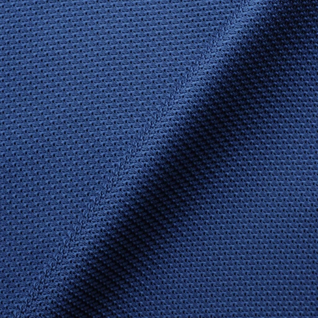 Tissu en grenadine de soie bleu roi, utilisé dans la confection des cravates Sarkozy