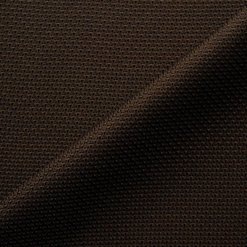 Tissu en grenadine de soie marron, utilisé dans la confection des cravates Sarkozy