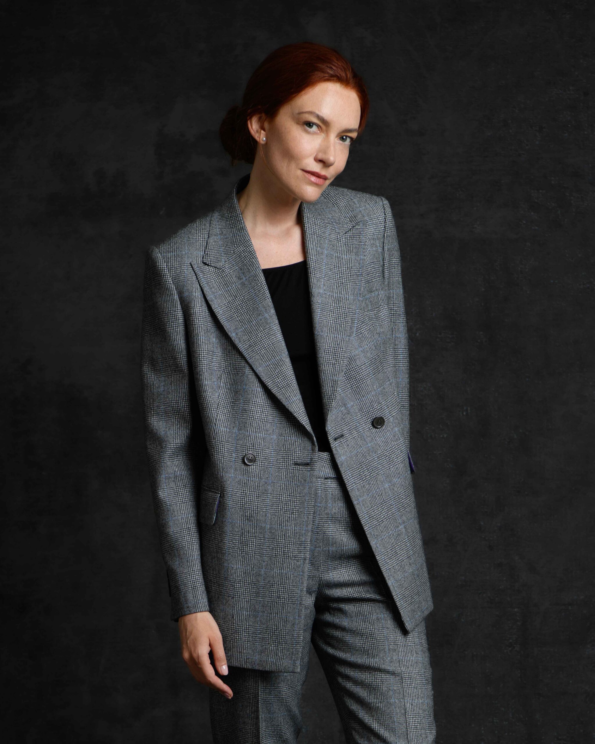 Tailleur femme pantalon prince de galle gris