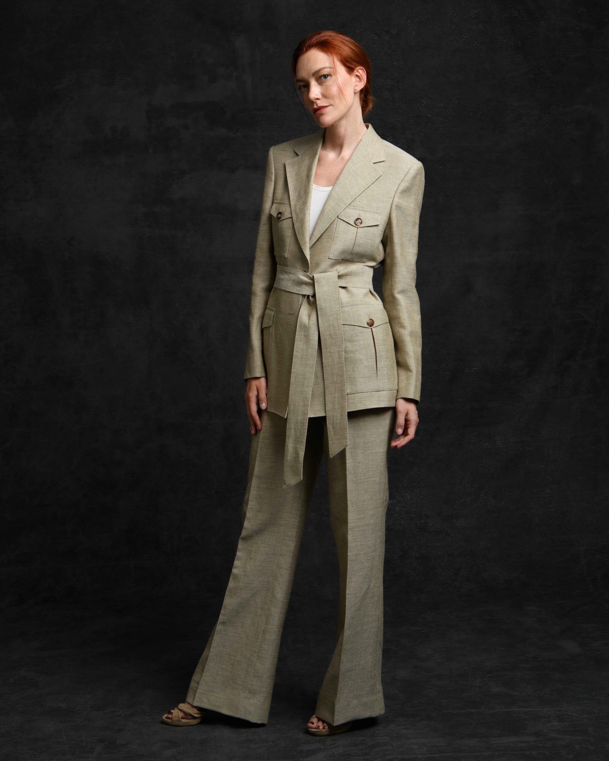 costume femme lin beige avec ceinture style safari