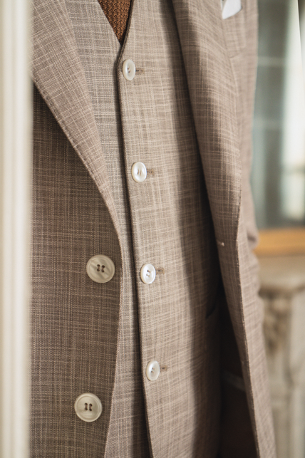 costume sur mesure beige homme