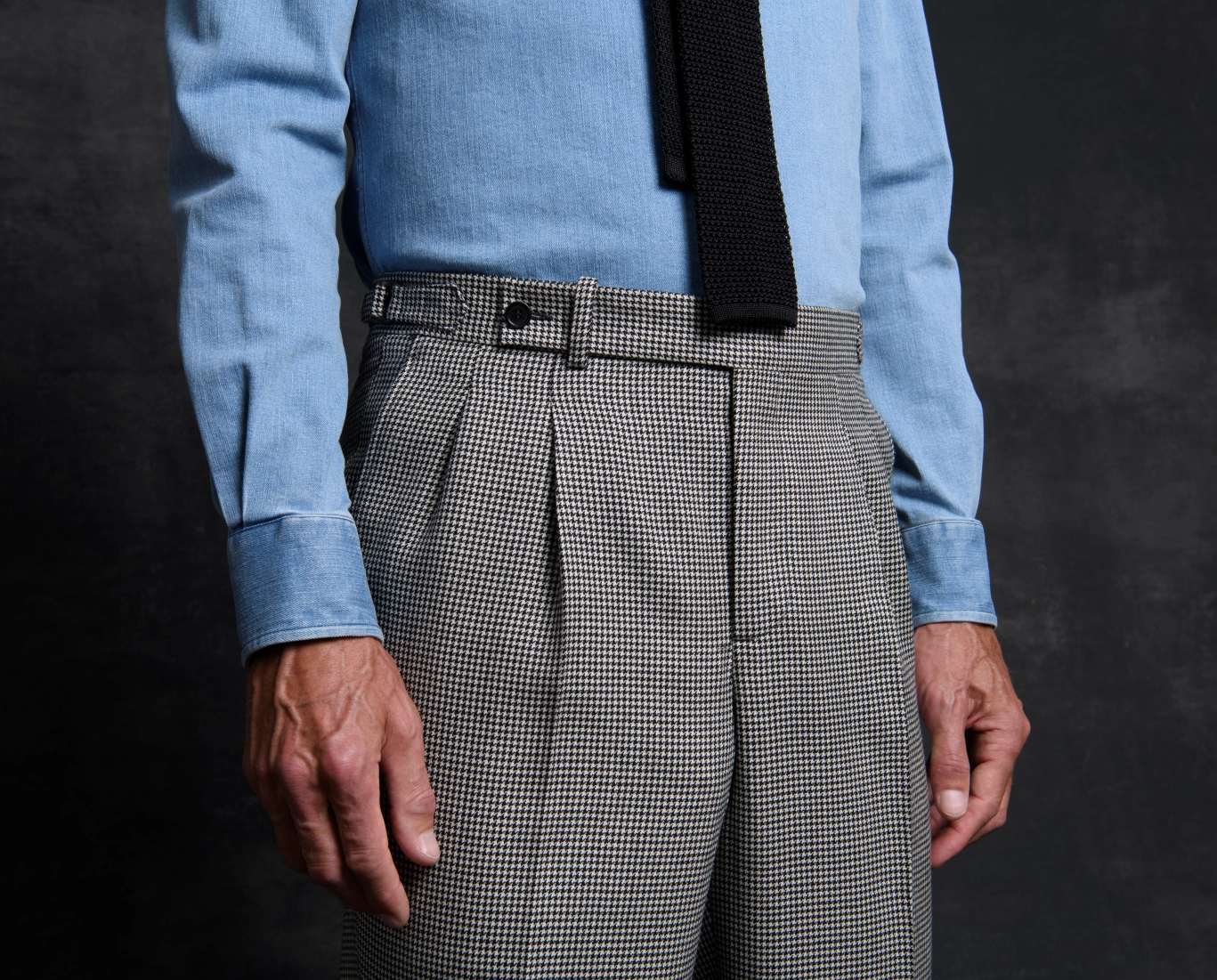 Pantalon à pinces motif pied de poule